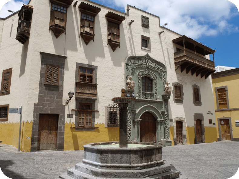 Imagen de la fachada de la Casa de Colón